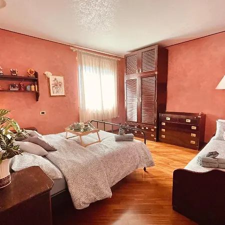 Desiderio With Pool In Villa Rom